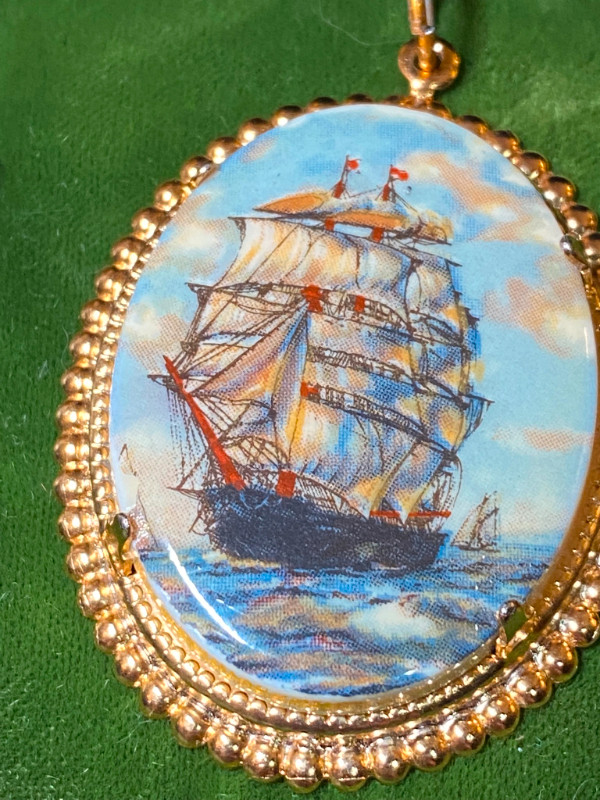 Hand Painted Boat Pendant Vtg in Arts & Collectibles in Vancouver