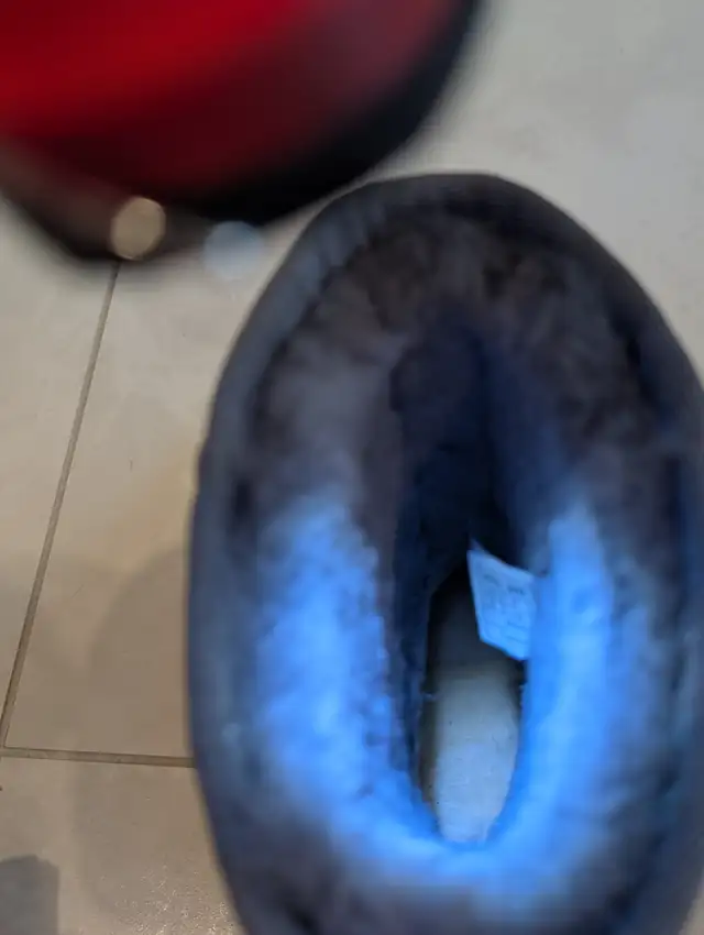New UGG Australia Classic Short Sheepskin Boots Grey Size 6 in Women's - Shoes in Markham / York Region - Image 9