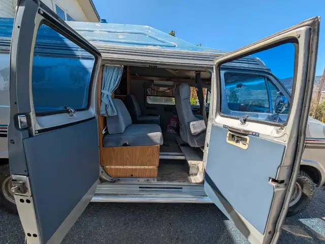 1989 dodge b250 fuel injected campervan  in RVs & Motorhomes in Kamloops - Image 9