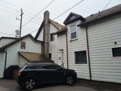* apartment on house 2nd floor, one bedroom, living room, kitchen, bath. * pet friendly. * 16th/Mark...