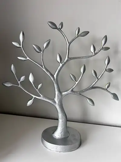 Approximate: 1375 Keswick Dr. SW, Edmonton, AB T6W 1A5 (for distance reference only)