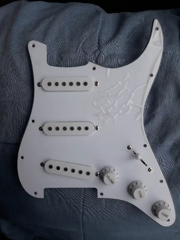 Fender Squire Affinity Stratocaster loaded Pickguard 3pickup in General Electronics in City of Toronto - Image 2