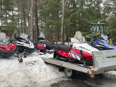 I'm selling a 1991 Yamaha Exciter II, a classic snowmobile known for its reliability and electric st...