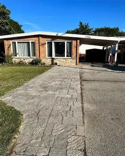 Room for Rent in Burlington.