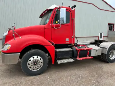 2006 Freightliner with CAT engine. No DEF. pre emission. 13spd. Heavy front and rear axle.