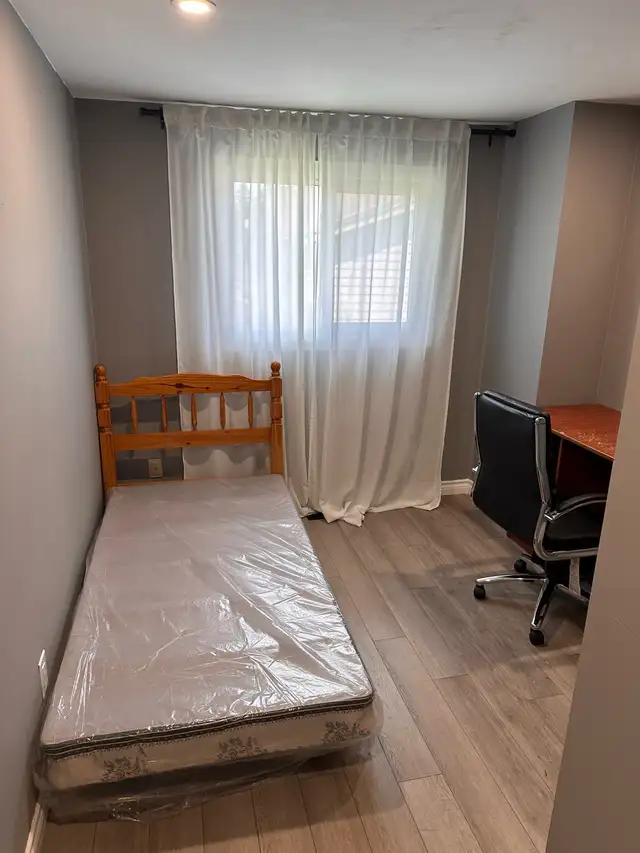 Private Room for  Rent in Room Rentals & Roommates in Kitchener / Waterloo - Image 5