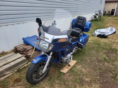 1985 Honda Goldwing for sale. Ready to ride! Has a different gauge cluster original miles are 71k (1...