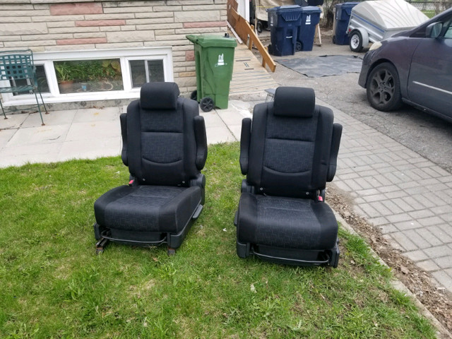 Mazda 5,    2 bucket seats Only in Cars & Trucks in City of Toronto - Image 4