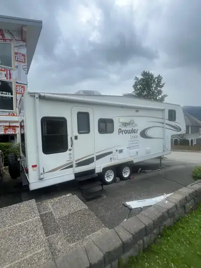 Extremely well maintained, everything works! All features are listed in the last photo. 2004 Prowler...