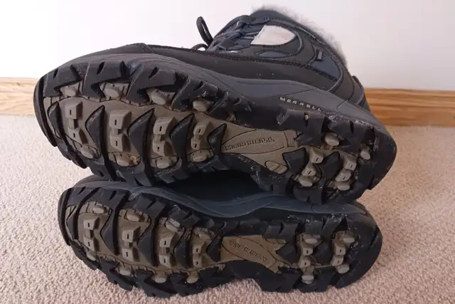 Women's Merrel Boots in Women's - Shoes in City of Montréal - Image 5