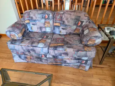 Causeuses identiques en 2 versions, View more