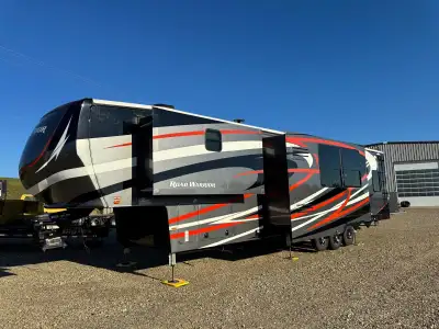 FOR SALE: 2018 Heartland Road Warrior 427 – Luxury Toy Hauler Triple Axle | 12.5’ Garage | Side & Re...
