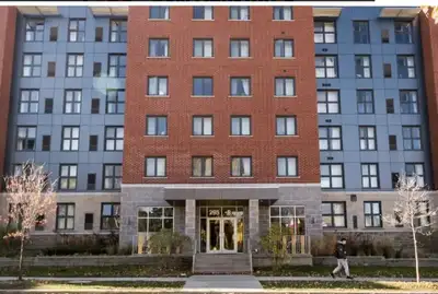 Description: 295B Lester Street - Private room with your own bathroom in a 5 bedroom 5 bathroom apar...