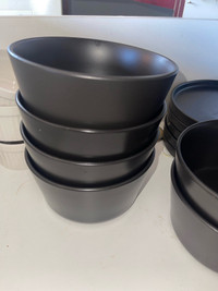 set de vaisselle noir