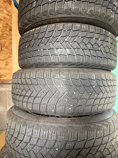 Full set - Nissan steel winters ( kicks/ versa) 4 on 100mm. Ready for winter season. Including rim c...