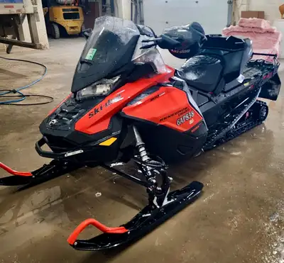 2019 Ski Doo Enduro 900 Ace Turbo with muffs and back bag.. CLEAN… 2549 kms