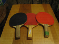 3 raquettes de ping pong pour 25$.