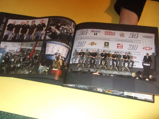 NASCAR TONY STEWART signed  SEASON iii  2011 / iv 2012 Gene Haas in Non-fiction in Oakville / Halton Region - Image 3