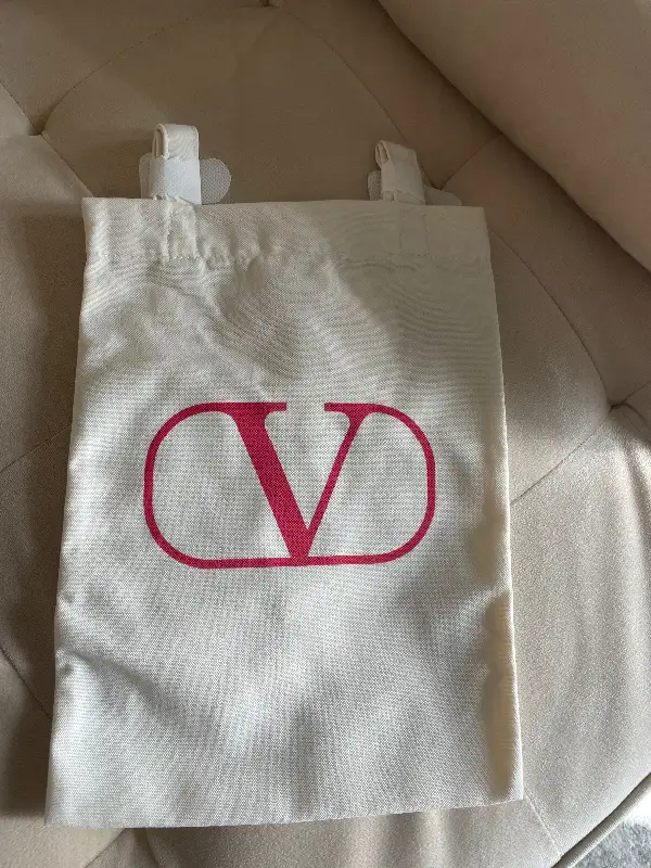 Authentic Valentino logo tote bag in Women's - Bags & Wallets in City of Toronto - Image 4