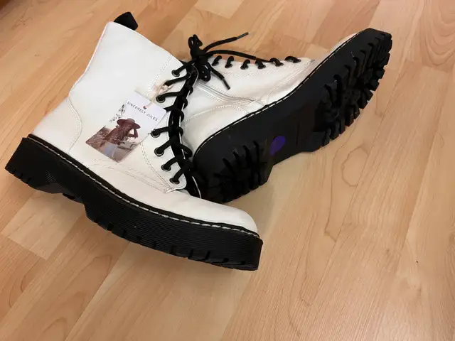 Brand NEW White Ankle Lug Boots Women Size 8.5 Sincerely Jules in Women's - Shoes in City of Toronto - Image 6