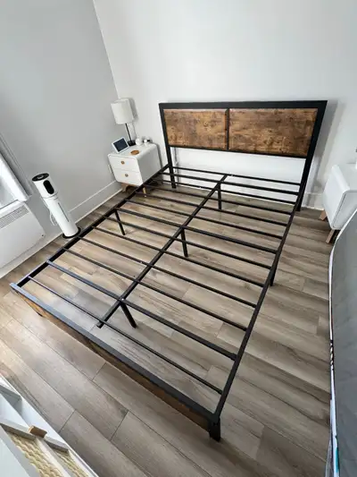 Lit Grand (Queen) à donner, View more