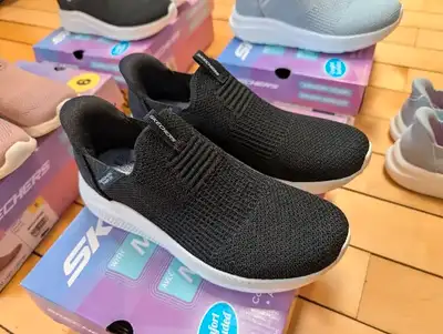 Skechers Hands Free Swift Fit, Sz 6, 7, 11, BNIB - $42.00, View more