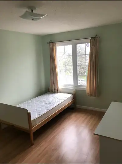 ✨ Large Private Room for Rent in Female-Only Home – Prime Locati