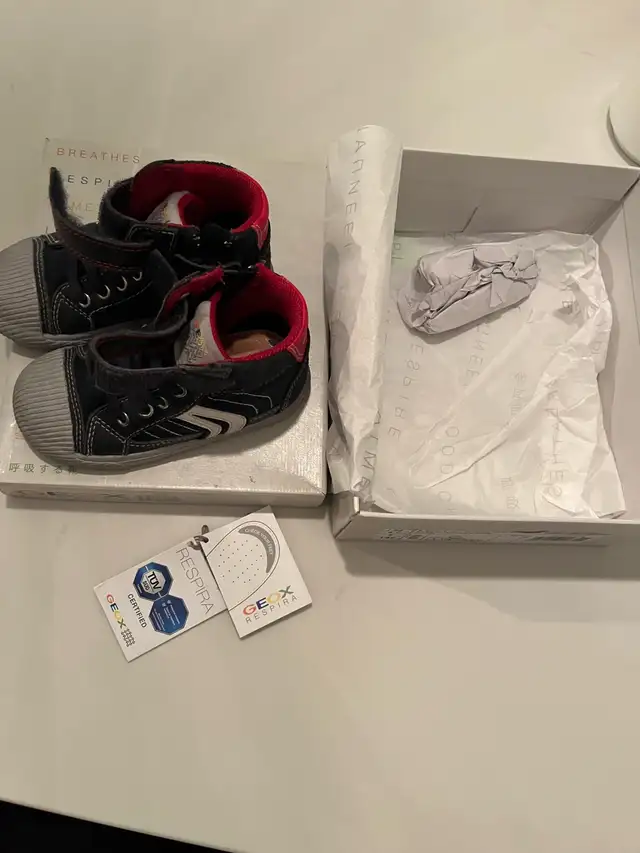 Geox Sneakers in Kids & Youth in Markham / York Region - Image 4