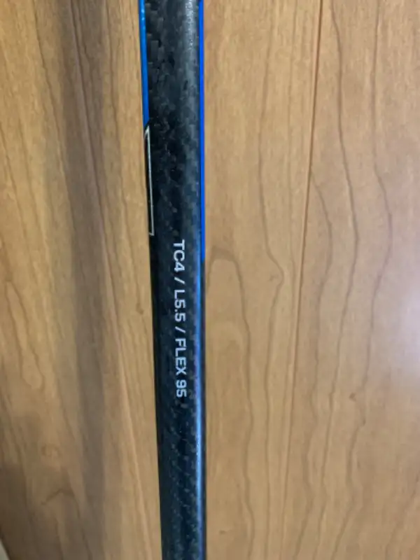 Used Left Hand Senior True XCORE 9 Stick - 95 Flex TC4 Curve in Hockey in Kitchener / Waterloo - Image 5