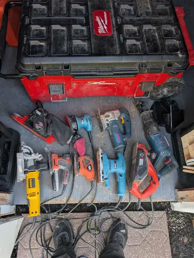 Ensemble d'outils électriques avec coffre Milwaukee, View more