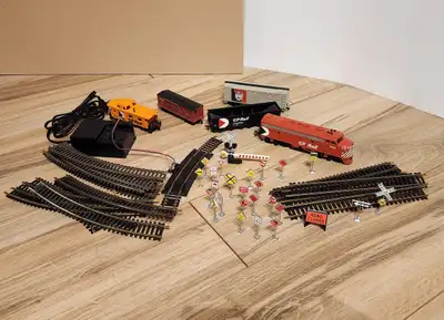 CP Rail HO Model Scale Train Set (Complete & Working), View more