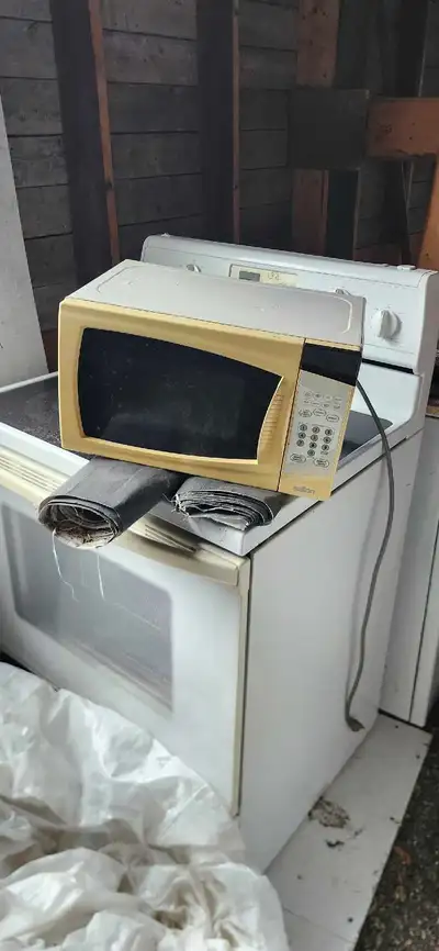 micro ondes 20$, View more