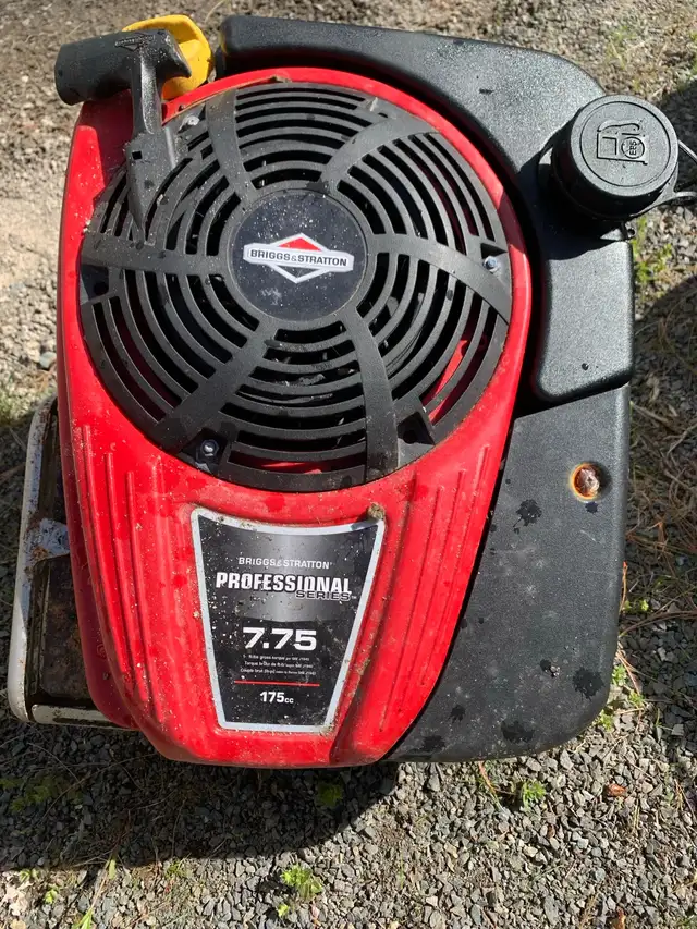 various small lawnmower/ pressure washer motors/ various prices in Lawnmowers & Leaf Blowers in Annapolis Valley - Image 7