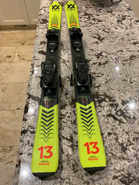 Völkl Racetiger Junior Ski 2024 with vMotion 4.5 Bindings