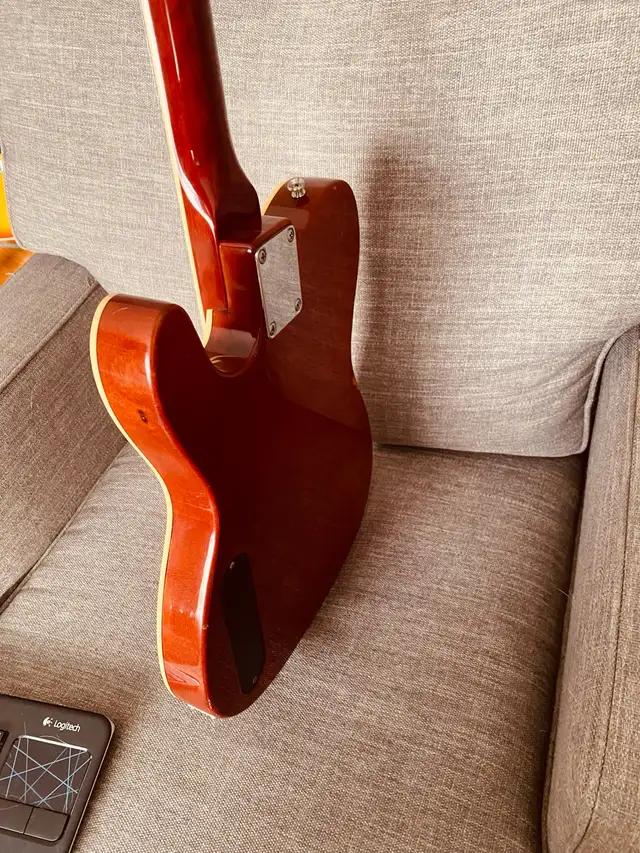 Vester Tradition Telecaster Electric Guitar with Hard Case in Guitars in Winnipeg - Image 9