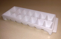 White Plastic Refrigerator Ice Cube Tray In Excellent Condition