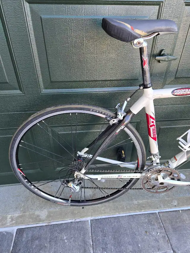 Trek 2100 Martins road bike  in Road in Barrie - Image 3