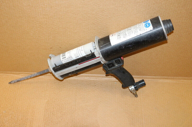 Locktite - 400ml pneumatic adhesive applicator in Hand Tools in Saint John