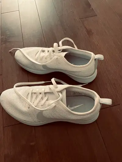 CHAUSSURES NIKE NEUVES, View more