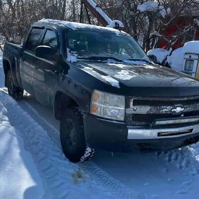2009 Chevy Silverado 1500 parts or whole in Engine & Engine Parts in Saskatoon - Image 2