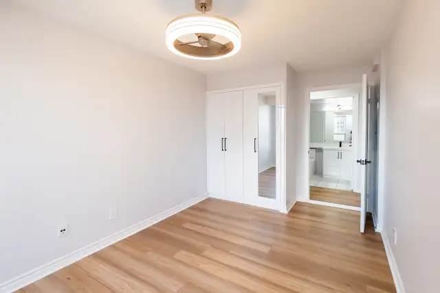 Mississauga Condo Available Immediately For Sale in Condos for Sale in Mississauga / Peel Region - Image 24