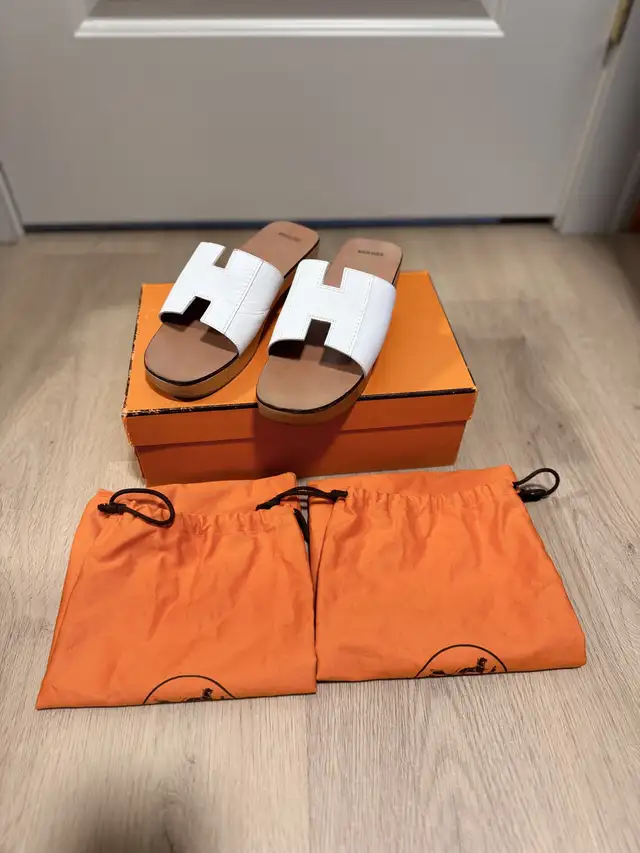 vintage H sandal in Women's - Shoes in Norfolk County - Image 4