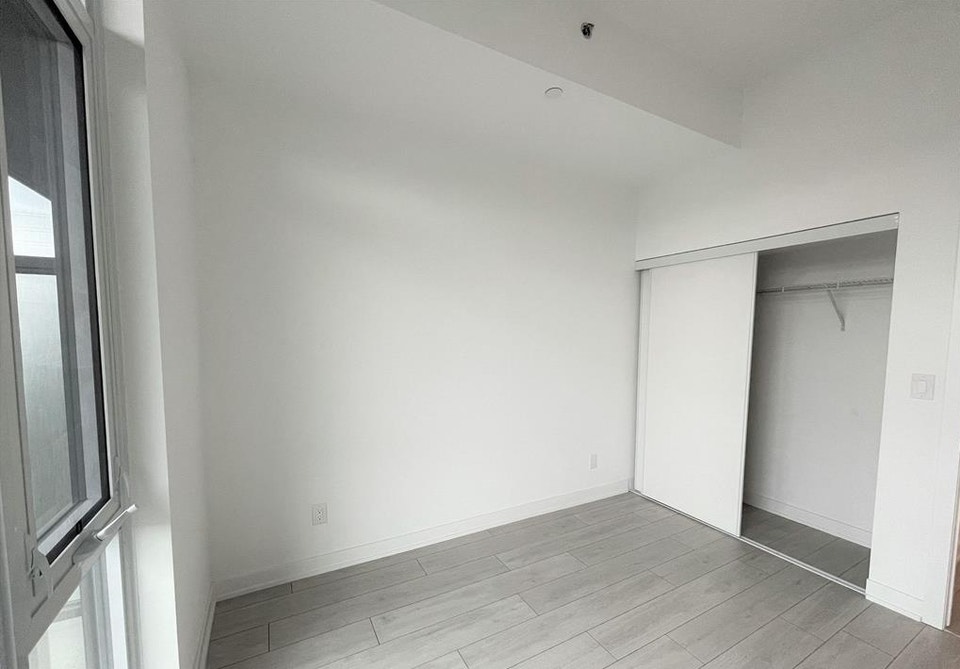 2 Bed 1 Bath Condo - Great building in Alton area of Burlington 5