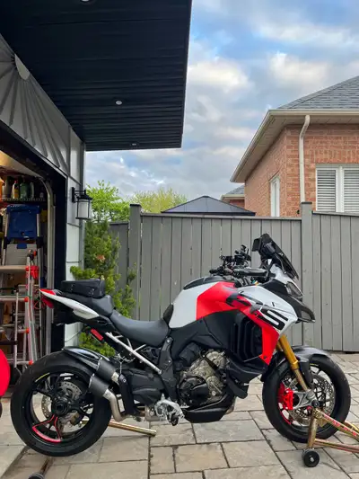 Excellent condition, serious buyer only. Please call 416.953.4444