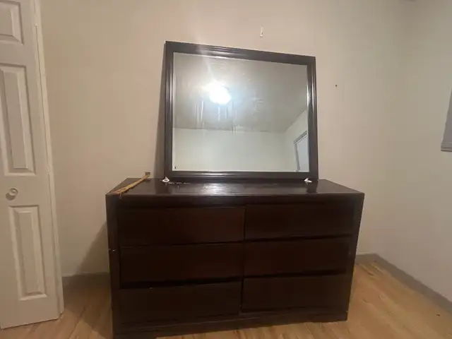 Bedroom Set w/ dresser/ mirror/ night stand x 1 / bedframe
