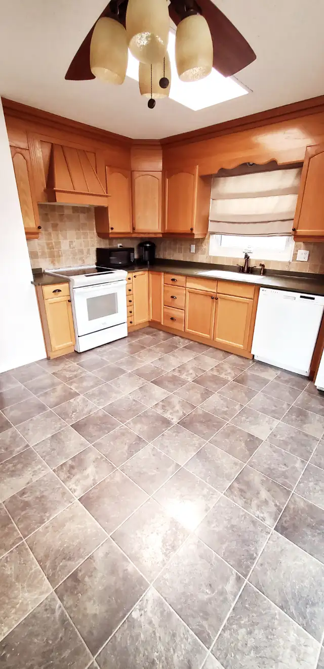 2 Bed, Full Bath, 1010 sq.ft Fully Separate Upper Suite for Rent