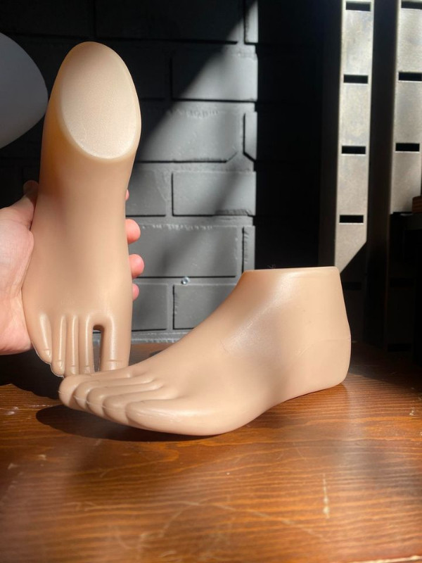 NUDE FEET DISPLAY (PAIR) $10 in Other Business & Industrial in City of Toronto
