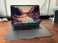 2019 MacBook Pro 16” 6-Core i7 32GB Ram 512GB SSD 94 Cycle Count