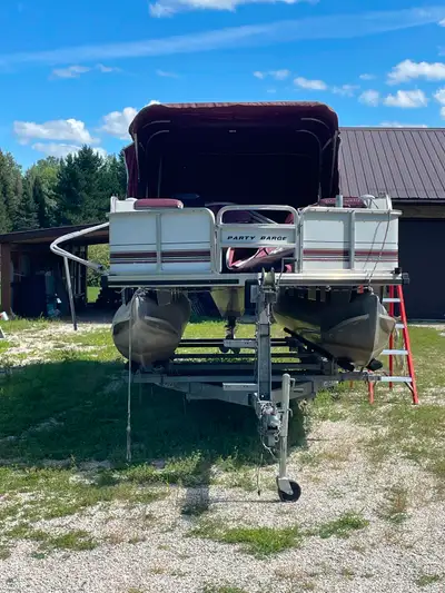 24 foot 1994 Sun Tracker Party Barge. In good condition, with 2009 Mercury outboard 60 EFI Big Foot...