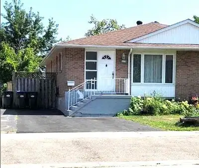 3 Bedroom House for Lease(Main) in Mississauga.